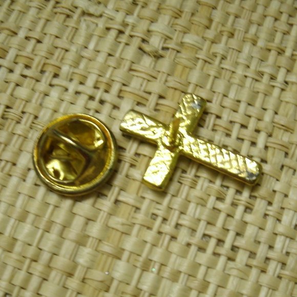 Vintage Gold Metal Cross Lapel Pin or Tie Tack - Picture 8 of 10
